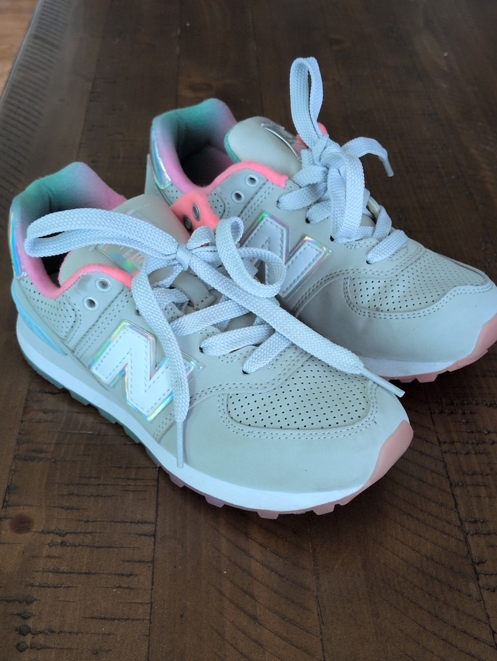 New Balance 574 Women's Sneakers Green & Pink Like New